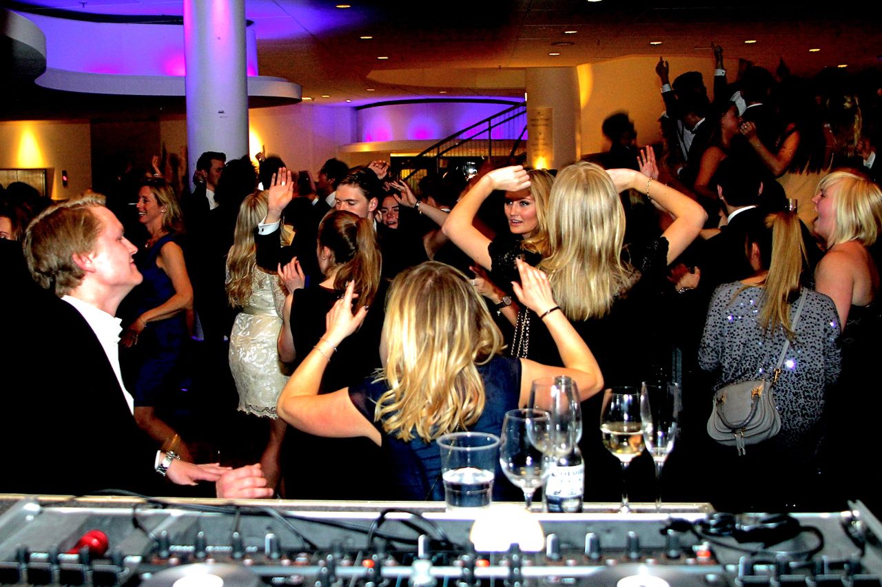 premium djs-hyra dj-stockholm-vy från dj booth på selma spa