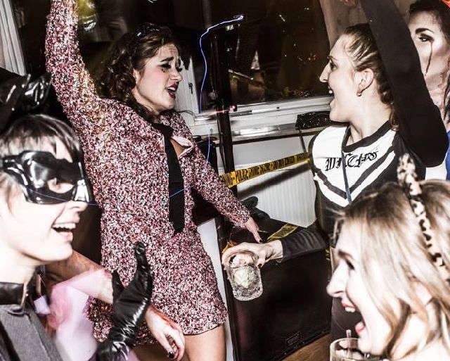 premium djs-hyra dj-stockholm-glädje på halloweenfest